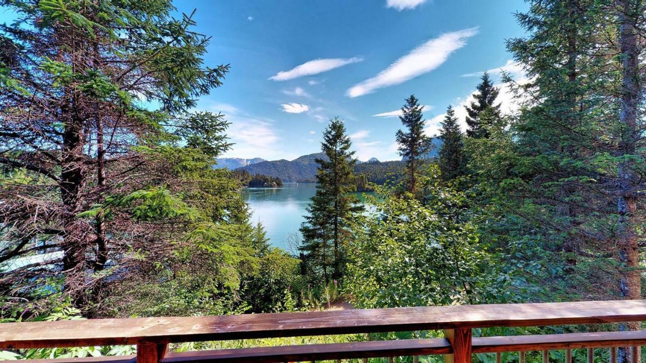 Stillpoint Lodge - All-Inclusive Halibut Cove Exterior photo