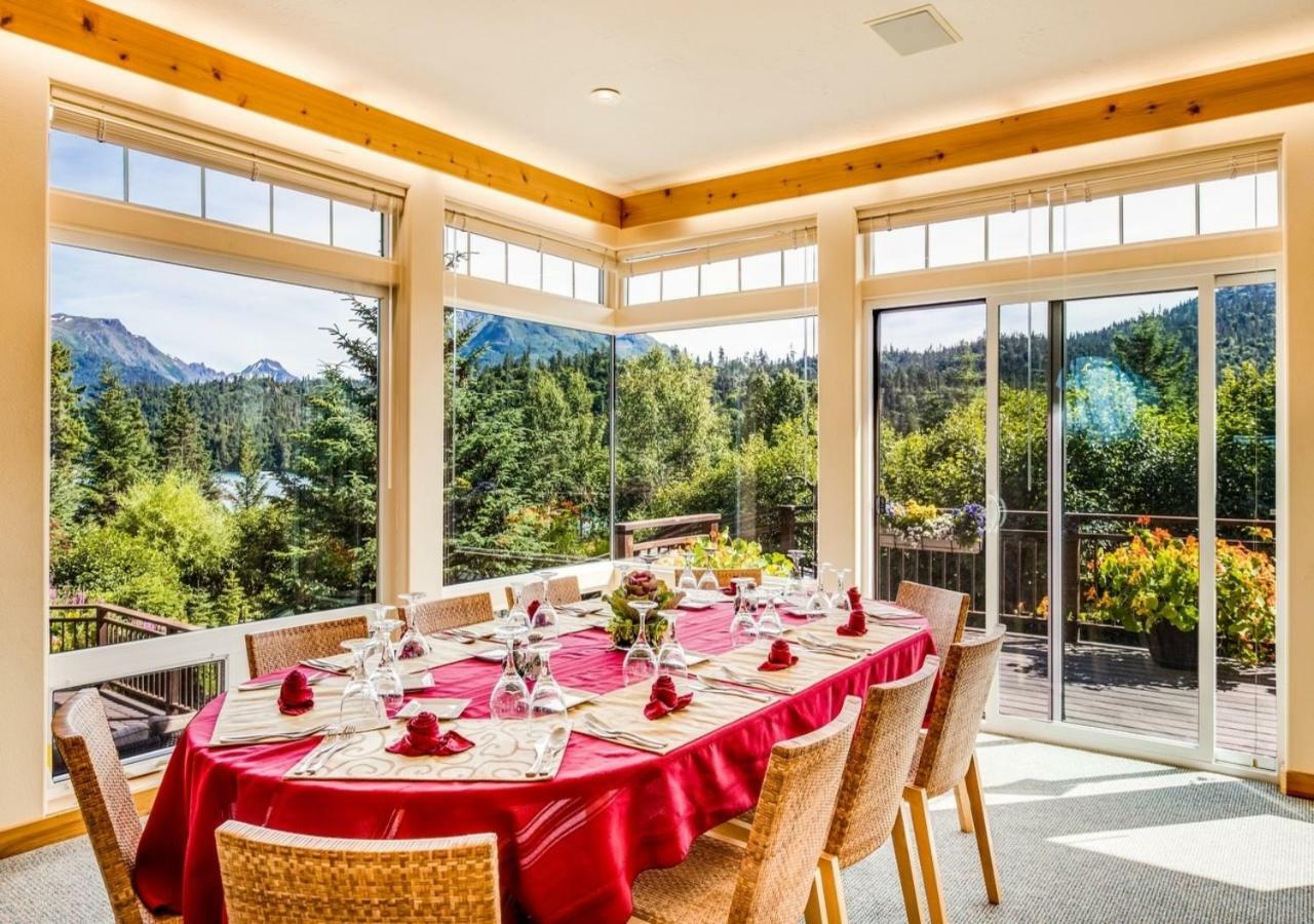 Stillpoint Lodge - All-Inclusive Halibut Cove Exterior photo