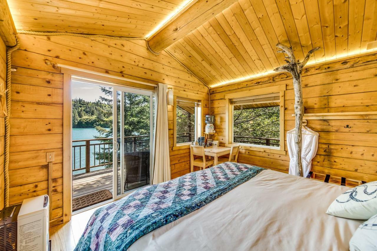 Stillpoint Lodge - All-Inclusive Halibut Cove Exterior photo
