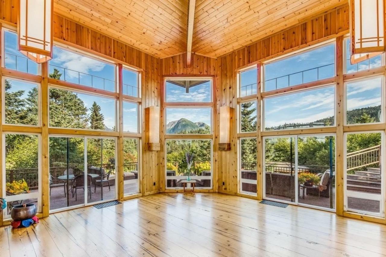 Stillpoint Lodge - All-Inclusive Halibut Cove Exterior photo