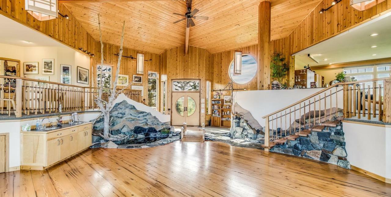 Stillpoint Lodge - All-Inclusive Halibut Cove Exterior photo