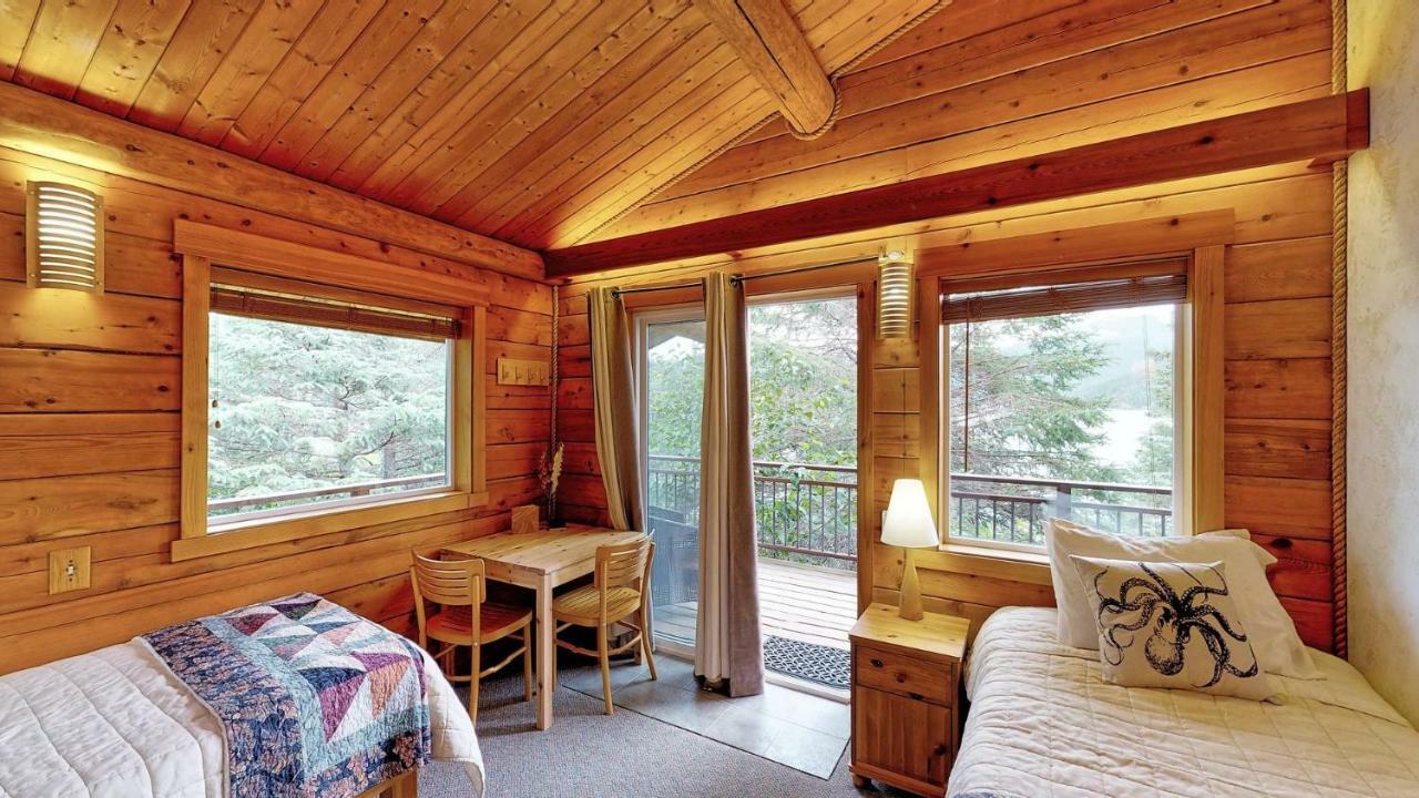 Stillpoint Lodge - All-Inclusive Halibut Cove Exterior photo