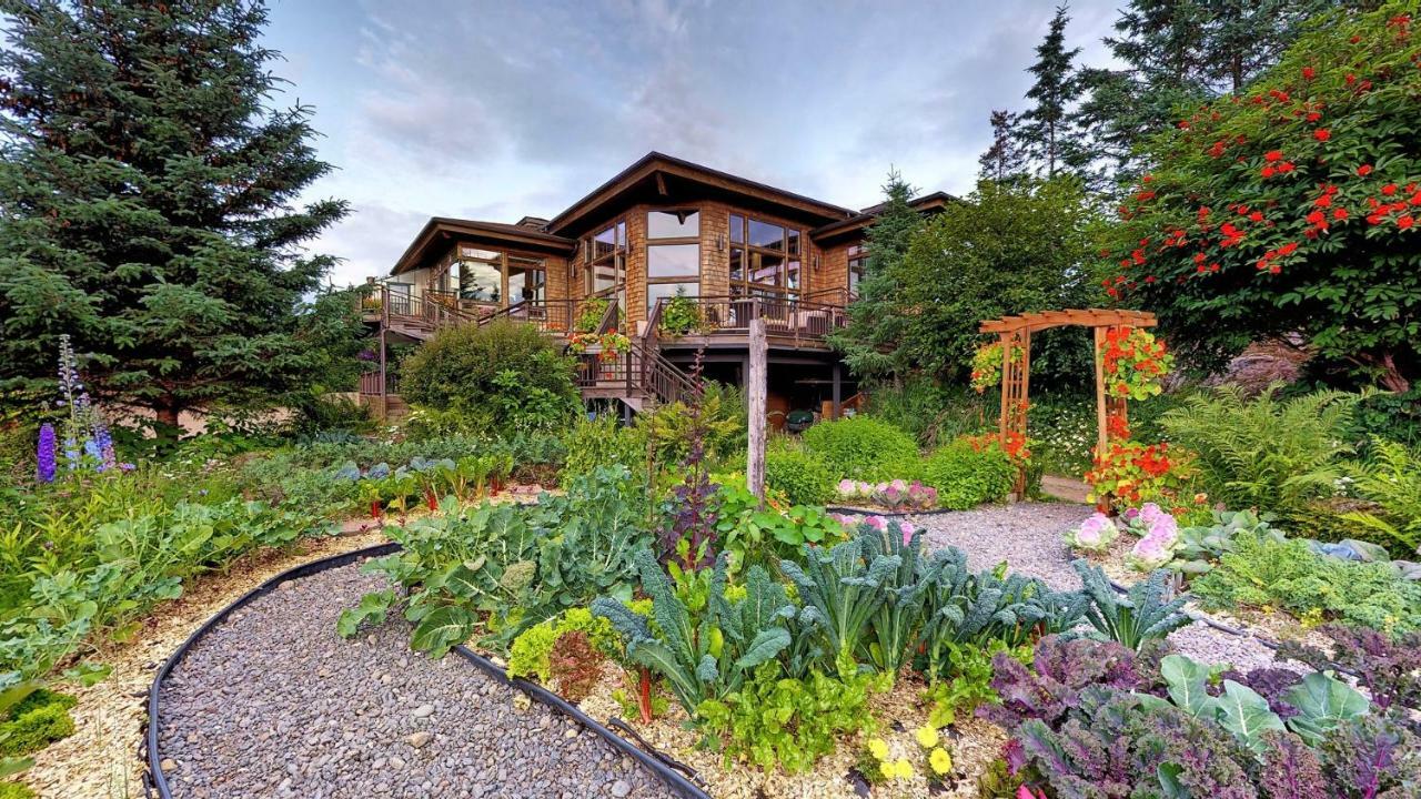 Stillpoint Lodge - All-Inclusive Halibut Cove Exterior photo