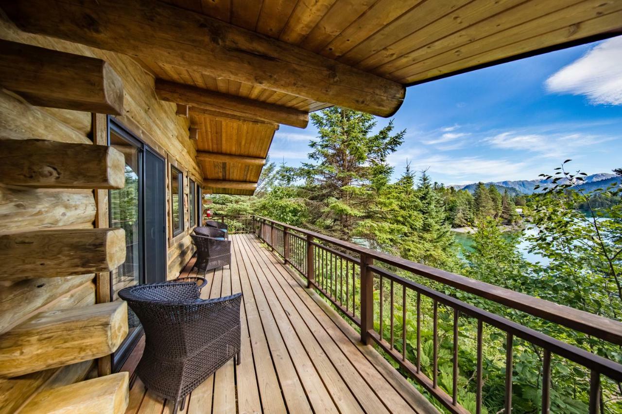 Stillpoint Lodge - All-Inclusive Halibut Cove Exterior photo