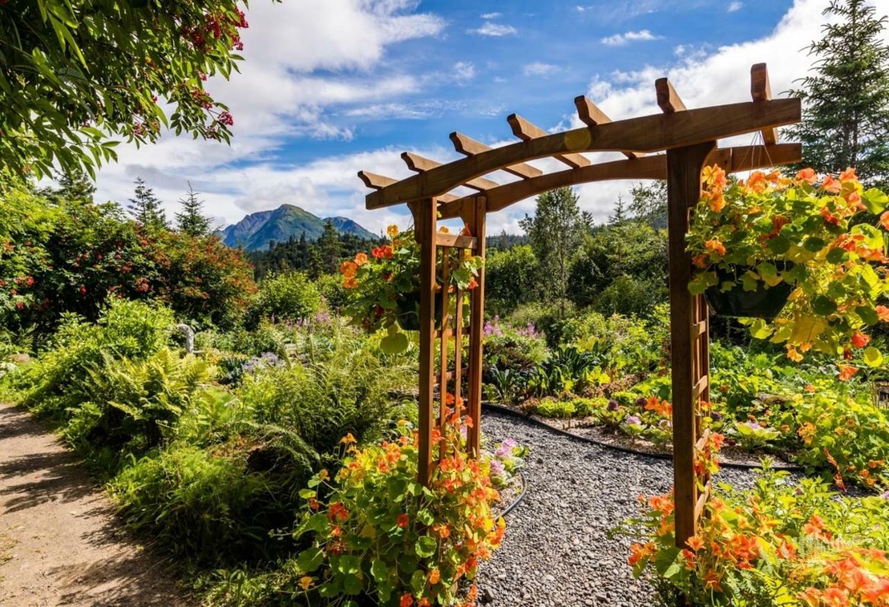 Stillpoint Lodge - All-Inclusive Halibut Cove Exterior photo
