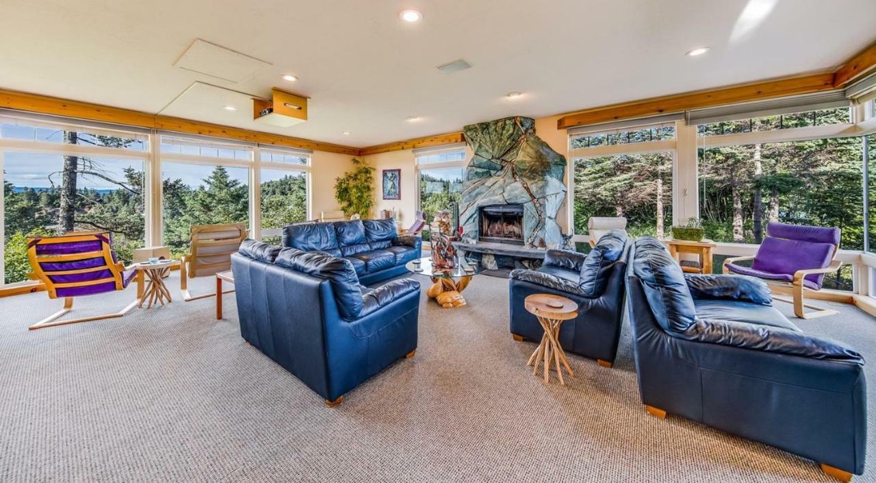 Stillpoint Lodge - All-Inclusive Halibut Cove Exterior photo