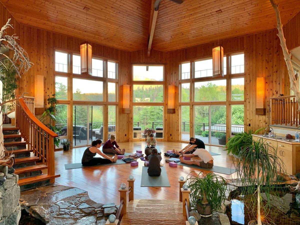 Stillpoint Lodge - All-Inclusive Halibut Cove Exterior photo